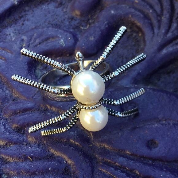 Large Spider Statement Ring - Picture 5 of 6